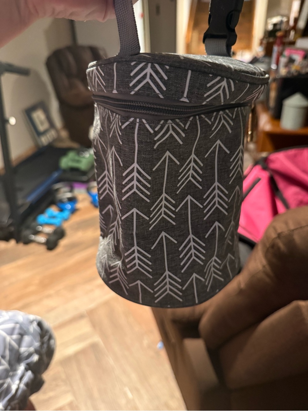 Gray Arrow Pattern round tote